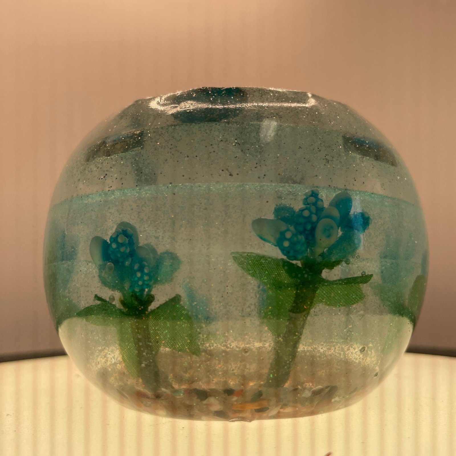 Maceta Esférica en Resina "Acuario de Flores"